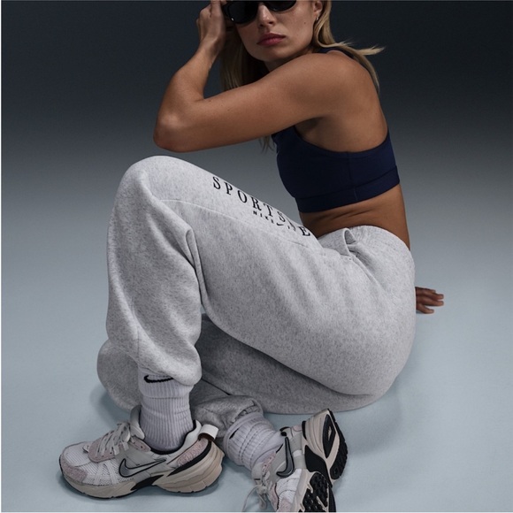 Nike embroidered Phoenix Fleece Women's High-Waisted Oversized Sweatsuit XS - Picture 4 of 8